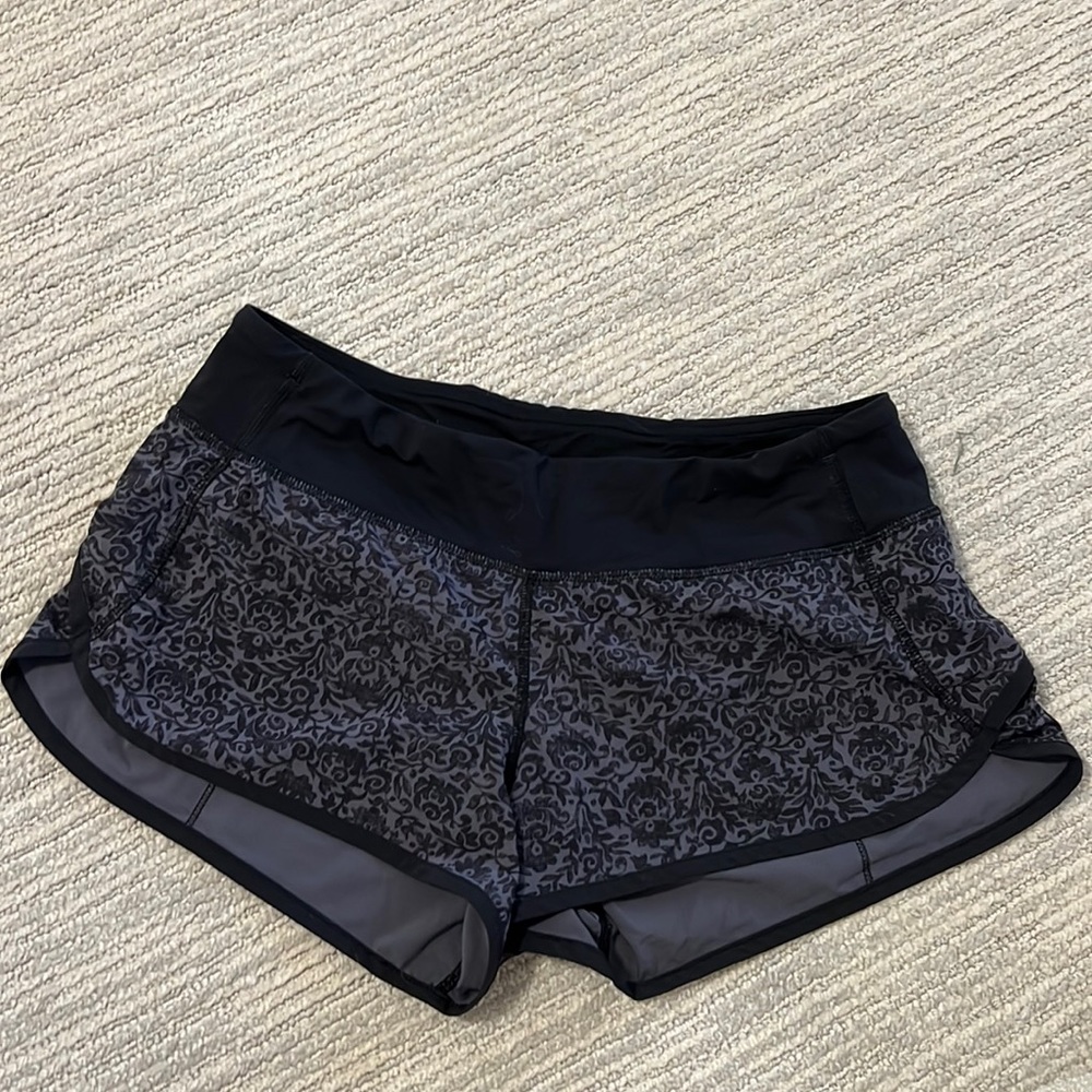 RARE Lululemon Speed Short Black Sz 6